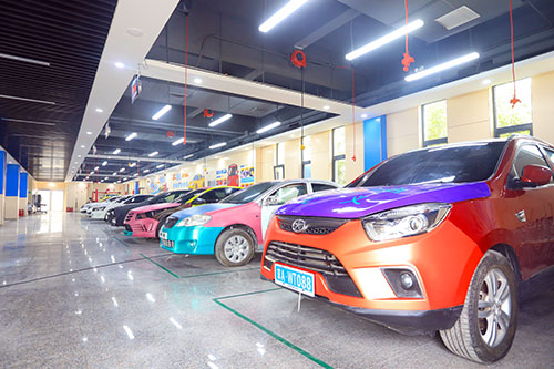 與車漆完美搭配,汽車貼膜顏色有講究