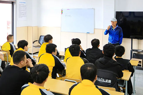 不是羽絨服（fú）買不起，而是技術（shù）更具性價比（bǐ）！