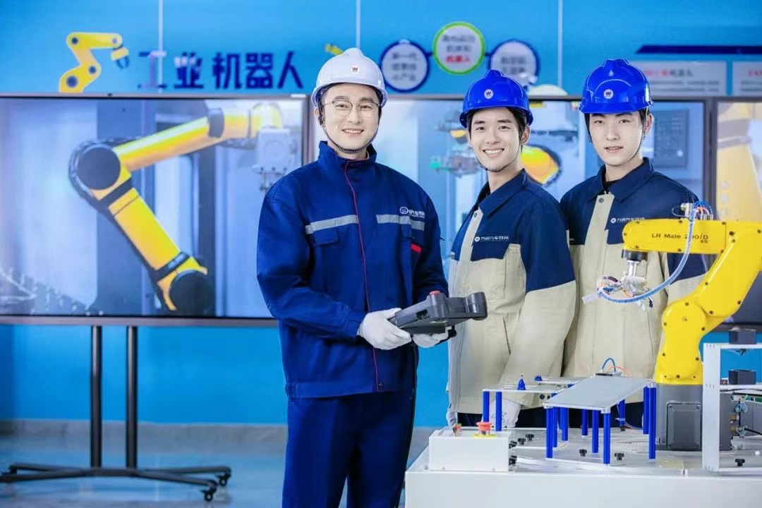 隻學電工？建議你再（zài）學一門編程技術，薪資加倍！