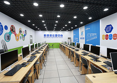 新媒體（tǐ）計算機室