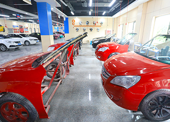汽車美容學（xué）校_汽車鍍晶材料室